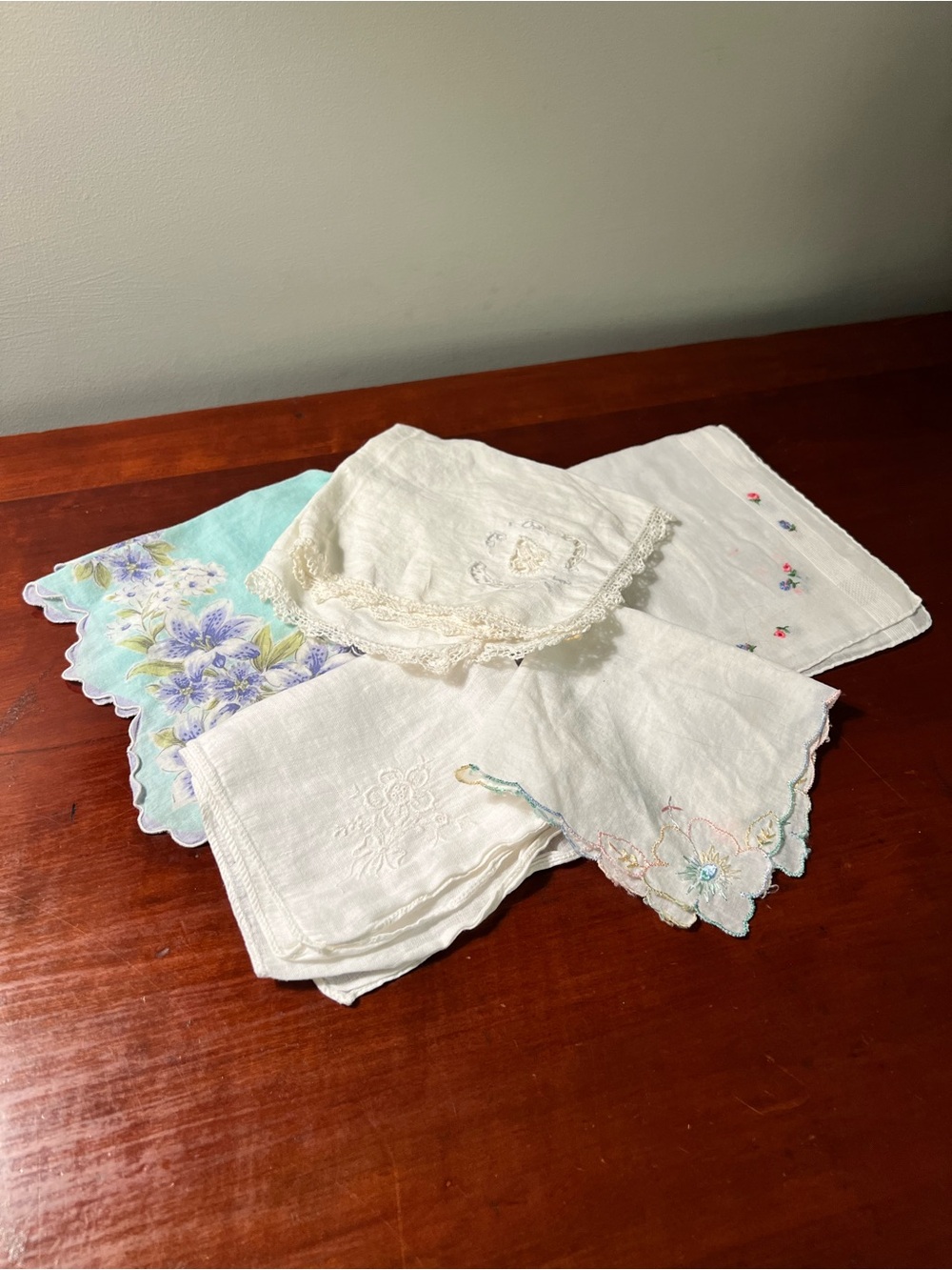 Vintage 5 beautiful ladies handkerchiefs